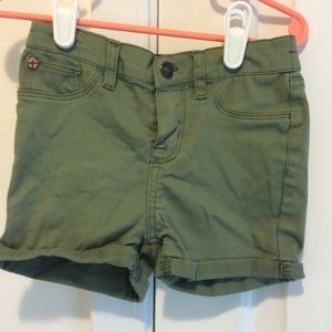 Toddler Girls Hudson shorts army green Size 4T